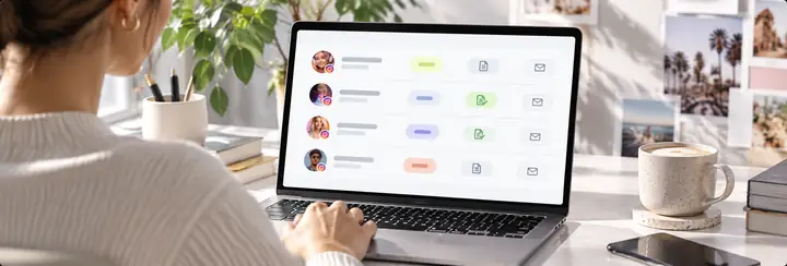 Panel de gestión de relaciones con creadores que incluye estados de influencers, contratos y contactos de correo electrónico